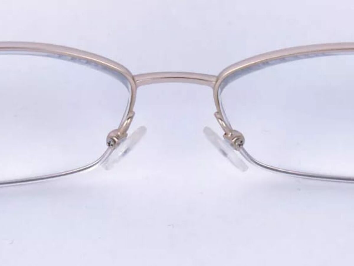 Discriminate volume shelf Óculos quebrado: como consertar armação e lentes | Lenscope
