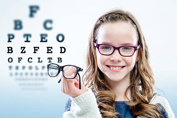 Criança de óculos: dicas para escolha de óculos ideal e adaptação