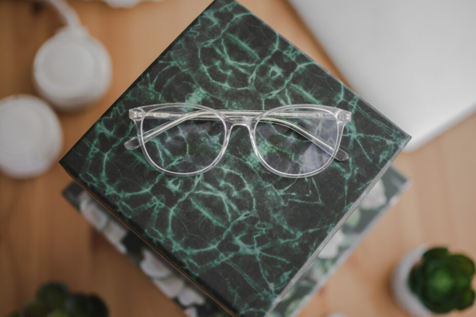 Óculos de grau feminino transparente: como escolher