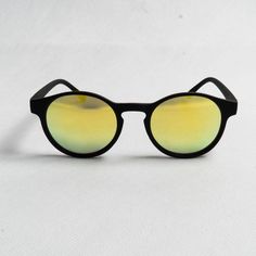 óculos com lente amarela