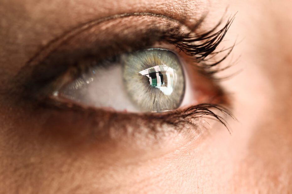 Olho com ceratocone: veja como é, suas causas, sintomas e tratamentos
