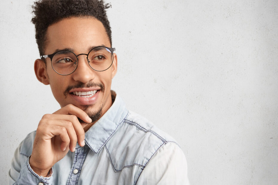Óculos masculino moderno: confira 5 modelos que estão em alta