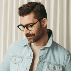 armação de óculos grossa