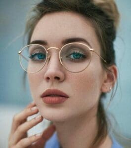 rosto triângulo invertido