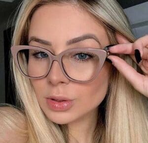 rosto triângulo invertido